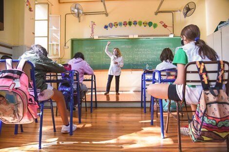 Retorno a clases con horarios extendidos: en qué escuelas y a que docentes impacta
