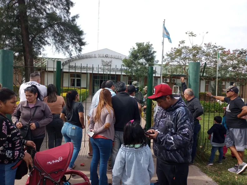Sáenz Peña: Comerciantes se manifestaron frente a Gendarmería en contra de los controles y secuestros de mercadería
