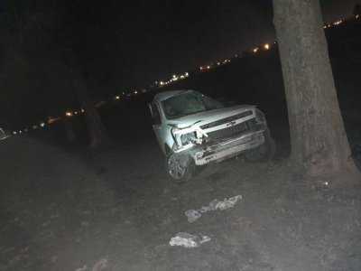 Conductor fallece esta madrugada tras chocar su vehículo contra un árbol