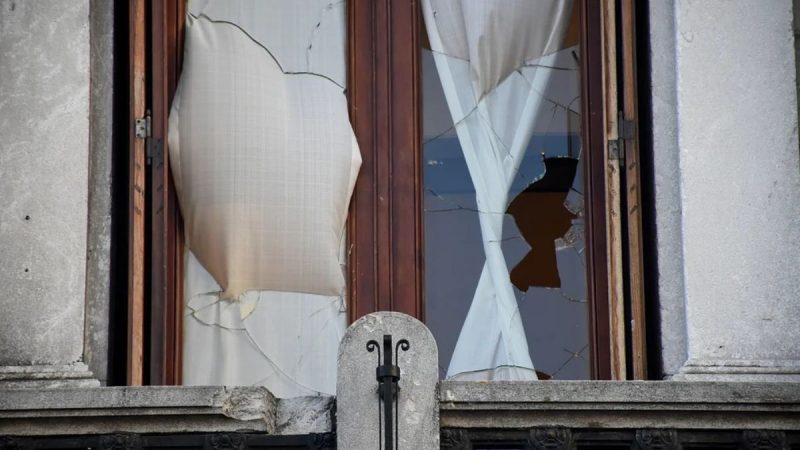 Violencia en el Congreso: manifestantes rompieron los vidrios del despacho de Cristina