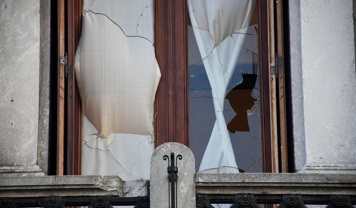 Violencia en el Congreso: manifestantes rompieron los vidrios del despacho de Cristina
