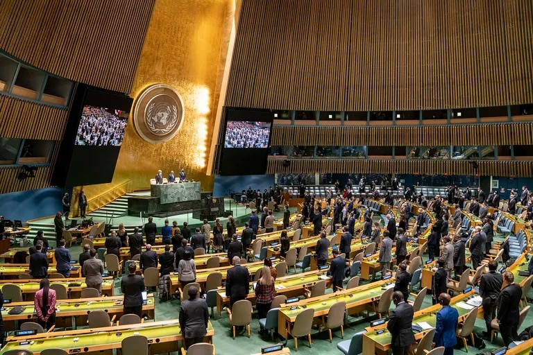 La Asamblea General de la ONU condenó abrumadoramente la invasión y pidió el inmediato fin de la Invasión rusa