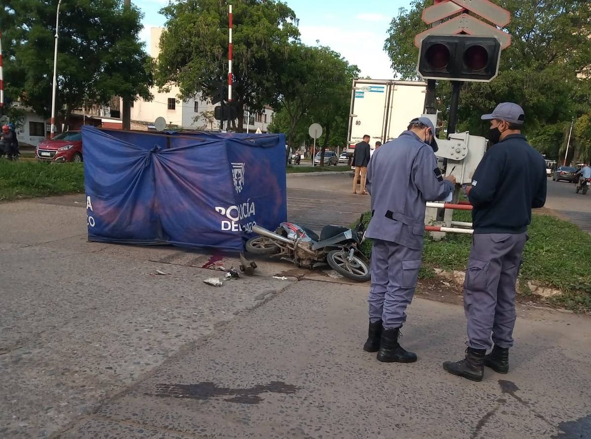 Joven mujer fallece tras accidente en moto en las calles de Resistencia