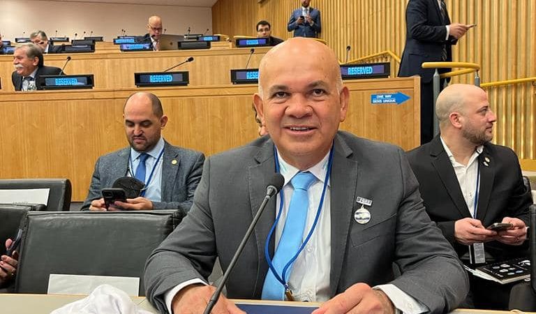 Aldo Leiva, ante el Cómite de Descolonización de la ONU ratificando el pedido de Soberanía Argentina en Malvinas