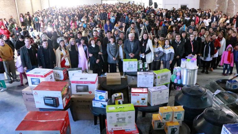 La vicegobernadora, Analia Rach Quiroga, entregó equipamiento a emprendedores en el 89º aniversario de San Bernardo
