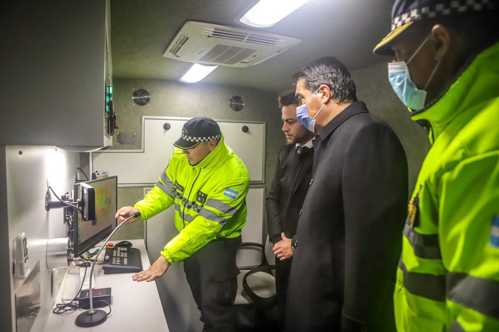 Capitanich entregó una Scan-Van y equipamiento a la Policía Caminera del Chaco