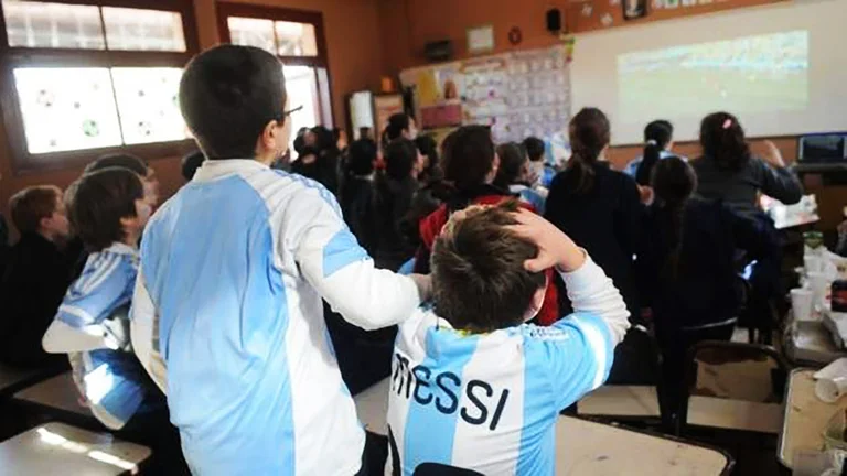 Desde el Ministerio de Educación, confirmaron que los partidos de Argentina en el Mundial de Qatar se podrán ver en las escuelas
