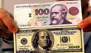 Dólar hoy: continúa la devaluación de la moneda argentina y la cotización libre cerró a $337