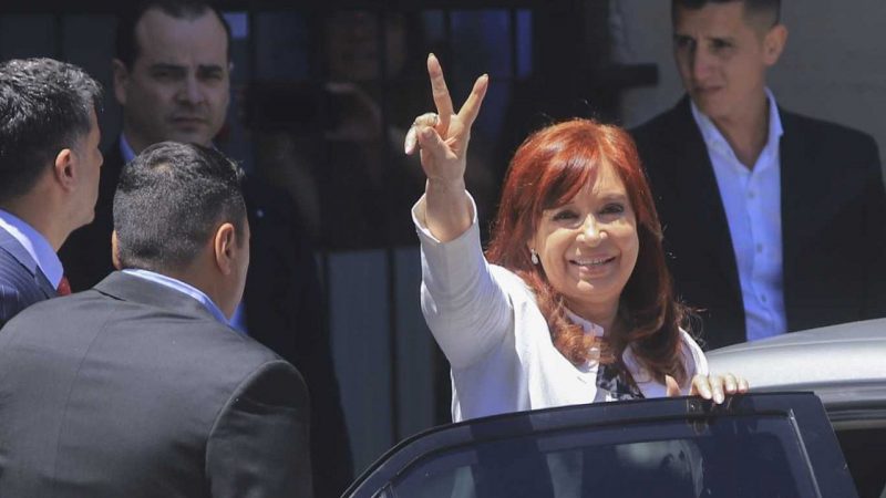 Tras negarle declarar, Cristina Fernández: «Estoy ante un pelotón de fusilamiento mediático judicial»