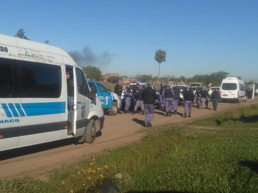 Gral. San Martín: Disturbios entre la policía y vecinos por un allanamiento en el Barrio Los Silos deja varios heridos