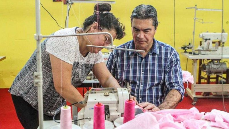Capitanich de recorrida por la empresa JBR: “El complejo textil tiene que ser una cadena de valor integrada y lo estamos haciendo”