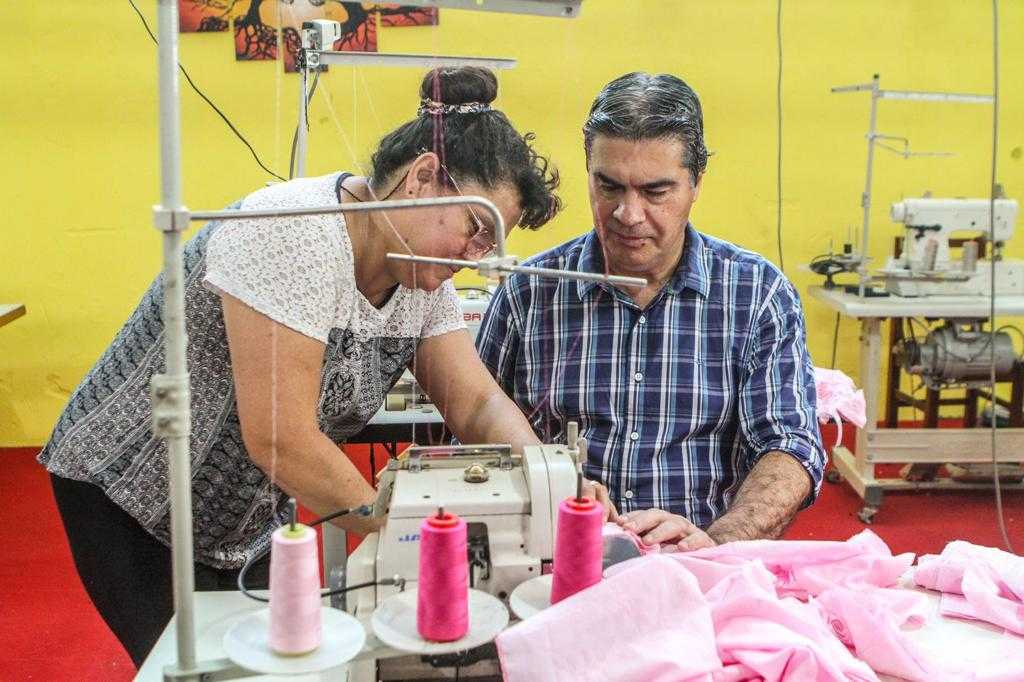 Capitanich de recorrida por la empresa JBR: “El complejo textil tiene que ser una cadena de valor integrada y lo estamos haciendo”