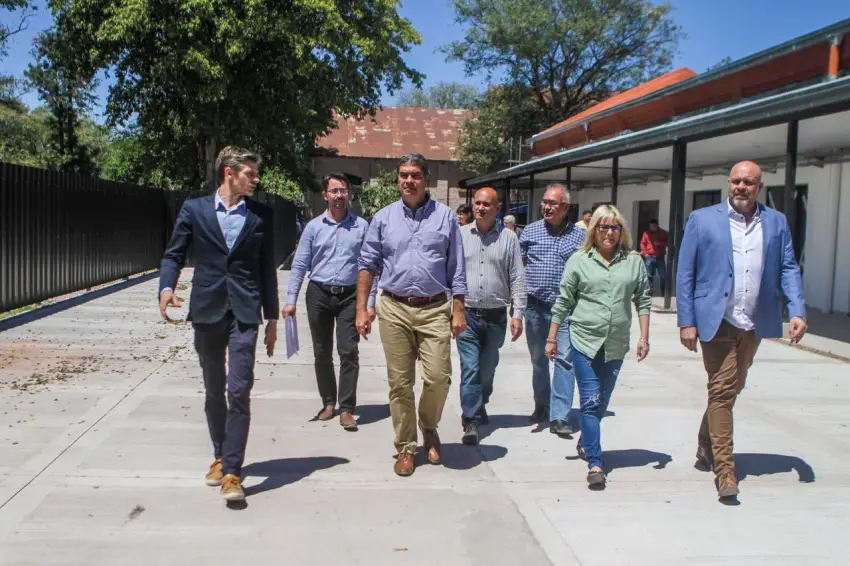 Recorrida del gobernador junto a empresarios al parque tecnólogico de Fontana, donde Chaco producirá Televisores y Computadoras