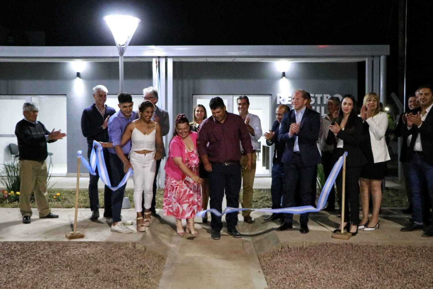 La Verde: Capitanich inauguró  la sede del registro civil, cuadras de pavimento y otras obras por su 105° aniversario