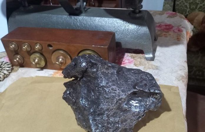 Logran rescatar un meteorito de 10 kgs. que se ofrecia en redes sociales