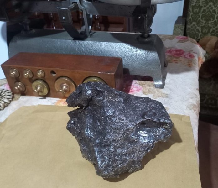 Logran rescatar un meteorito de 10 kgs. que se ofrecia en redes sociales