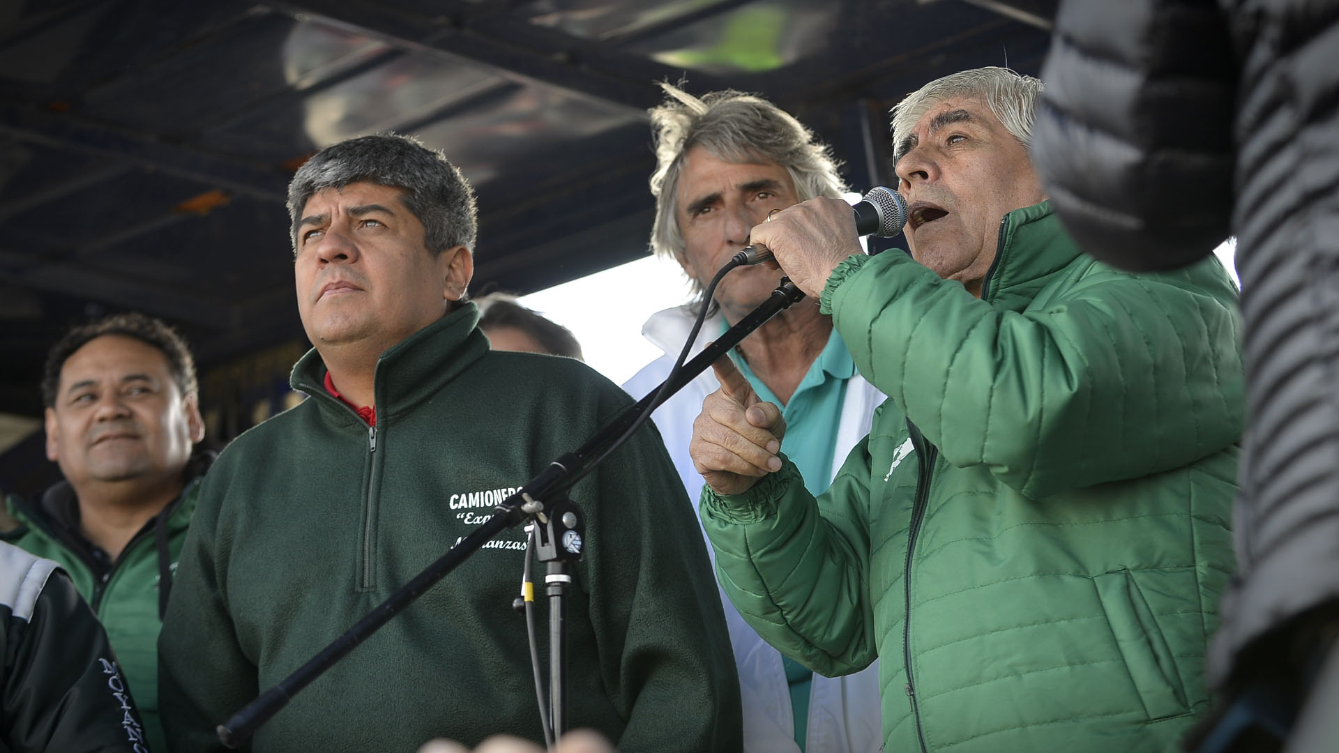 Moyano amenaza: “Si no dan el aumento que el trabajador se merece, el lunes arrancamos con un paro nacional de Camioneros”