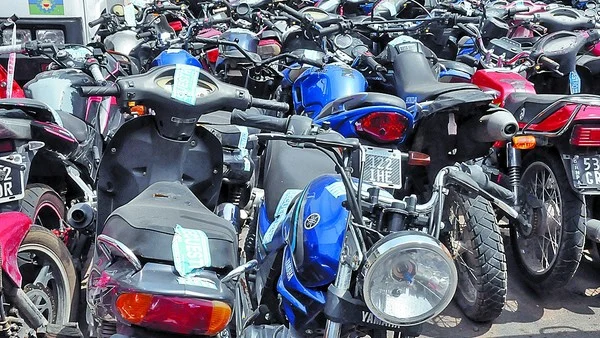 Operativo «motoquero» en la Av. Sarmiento termina 20 motos secuestradas y 200 multas