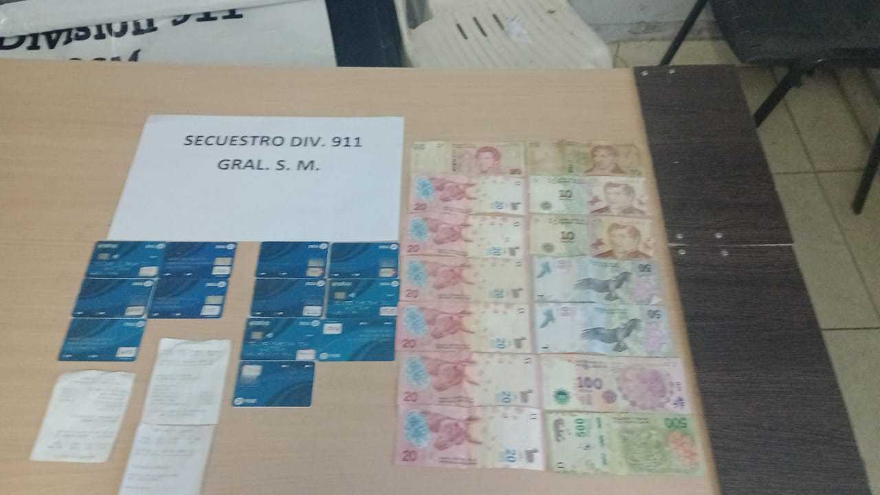 Gral. San Martin – Presunta Usura: Detienen a dos mujeres en un cajero con 12 tarjetas de débito