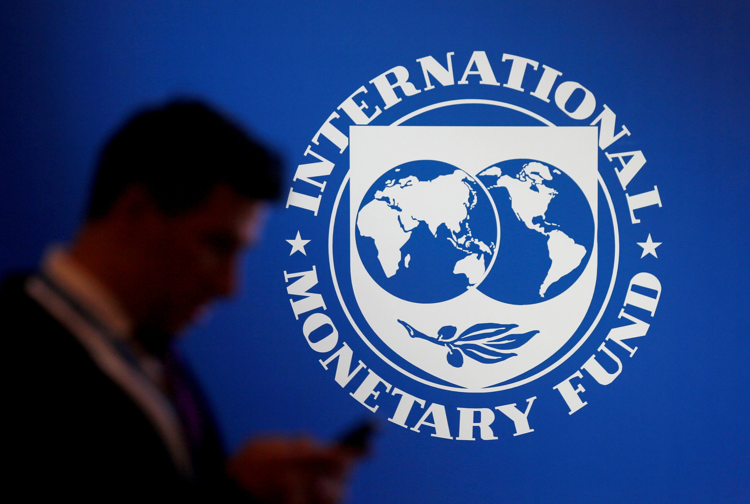 El FMI insiste con más ajuste en Argentina para apuntalar la estabilidad y contener la inflación