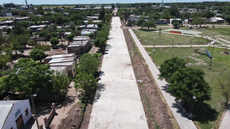 Corzuela: Avanzan a buen ritmo 14 nuevas cuadras de pavimento urbano