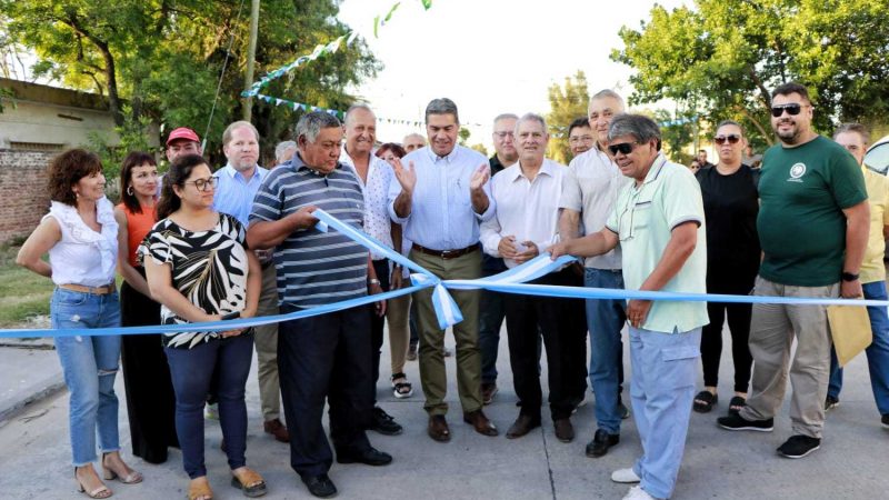 Capitanich habilitó 12 nuevas cuadras en Villa Angela: «Son más de 500 cuadras pavimentadas desde 2007»