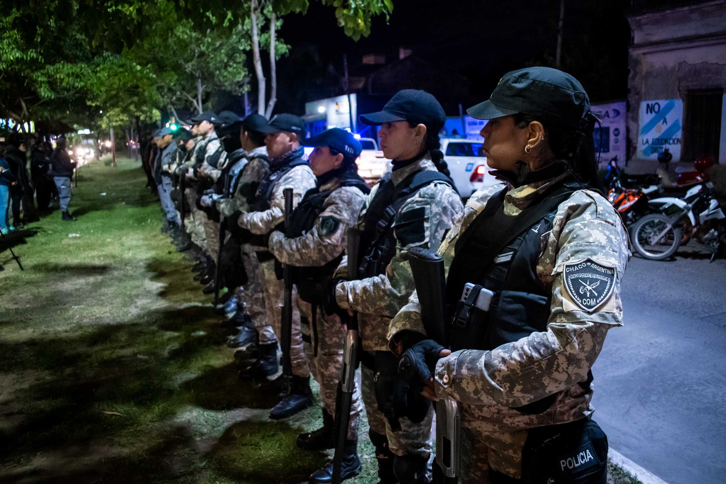 Amplios operativos policiales en varios barrios de Resistencia