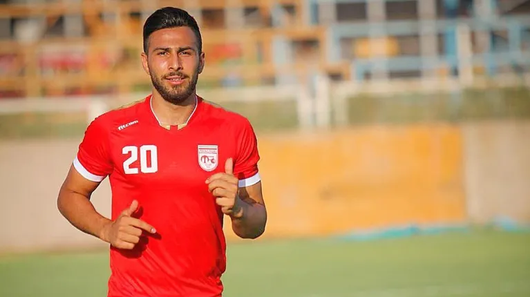 Condenan a muerte al futbolista Amir Nasr-Azadani por participar en las protestas contra el régimen Irani