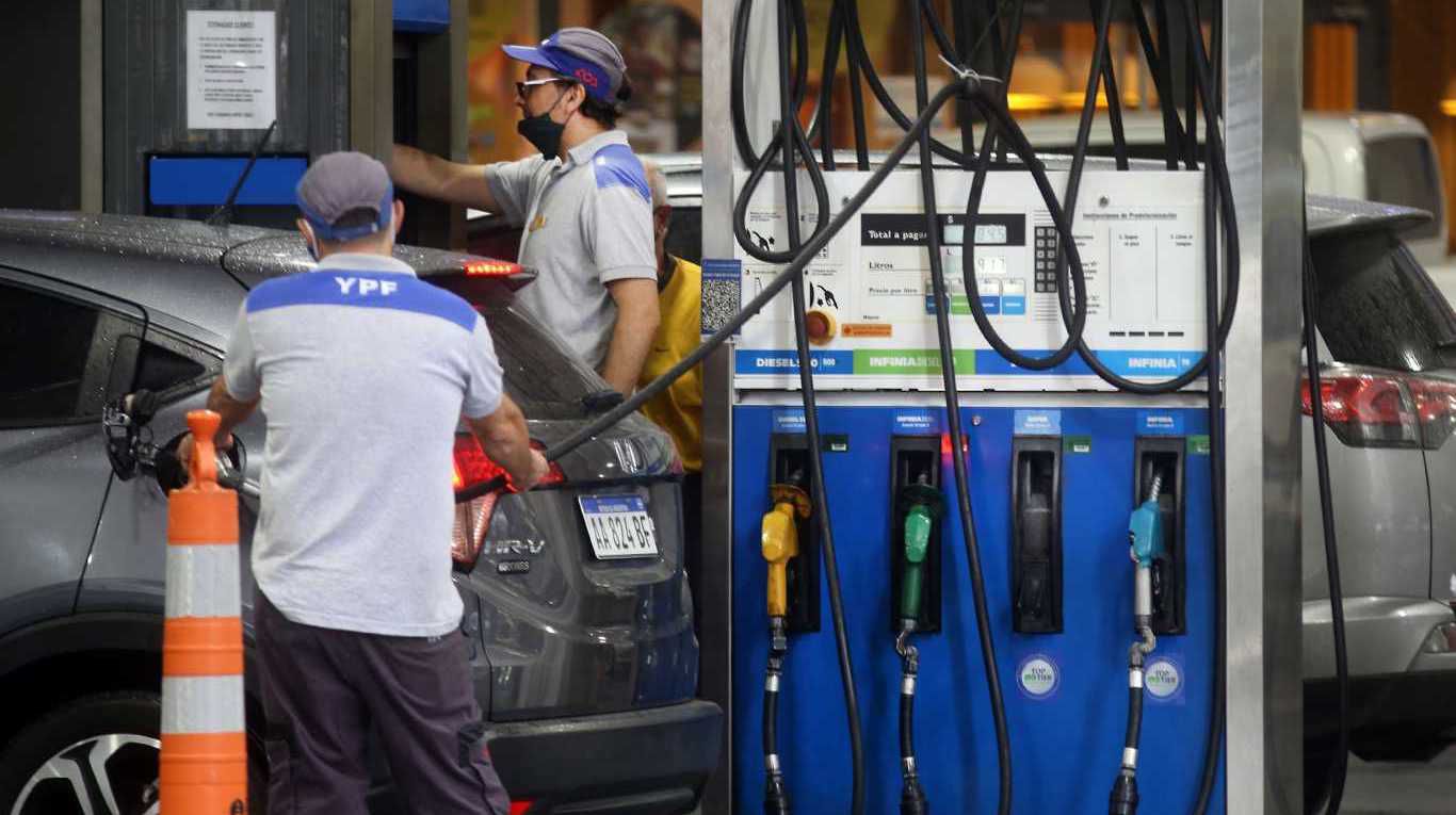 Este domingo, aumentan nuevamente el precio de las naftas y el gasoil en un 4%