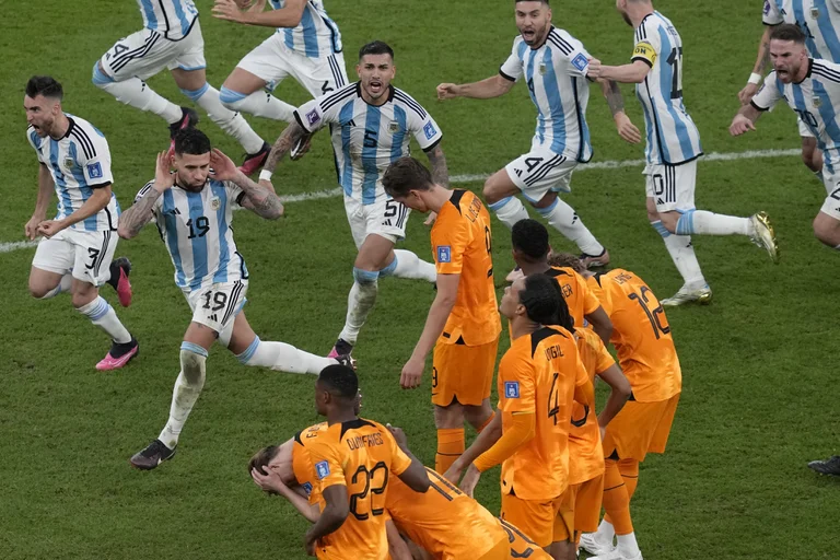 El detrás de escena de la foto viral: ¿por qué Argentina se burló de los jugadores de Países Bajos tras ganar en los penales?