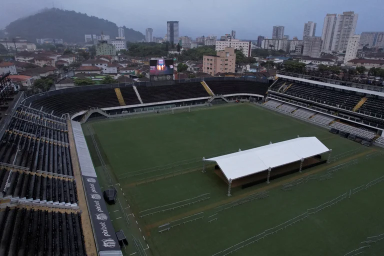 El último adiós a Pelé: un velorio de 24 horas, procesión y el entierro en el cementerio más alto del mundo elegido por él