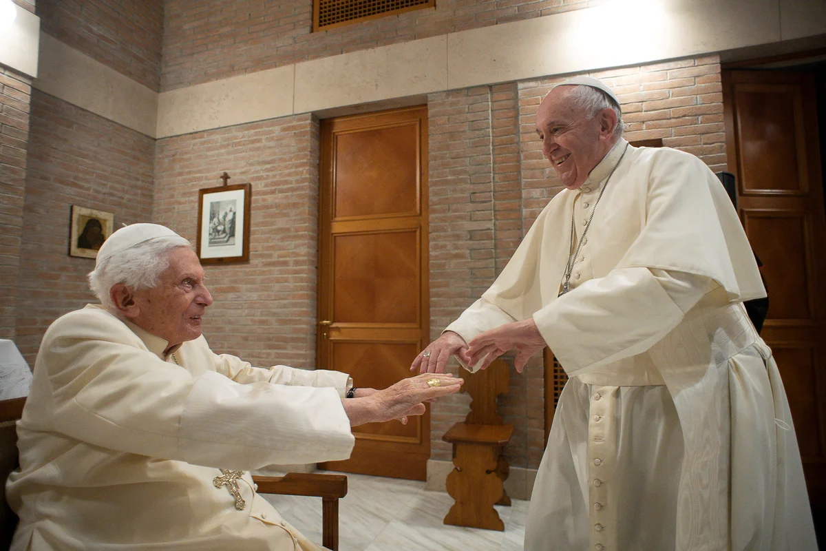 El Vaticano confirmó que el papa emérito Benedicto XVI se encuentra en gravve estado de salud