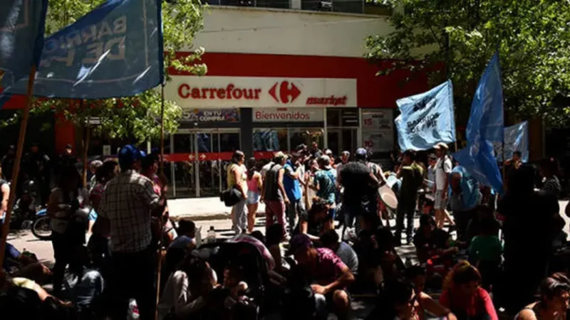 Organizaciones sociales organizan marcha hasta Supermercados pidiendo mercaderias