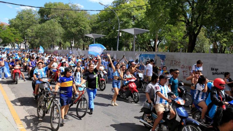 Resistencia se vistió de celeste y blanco con la tercera de Argentina