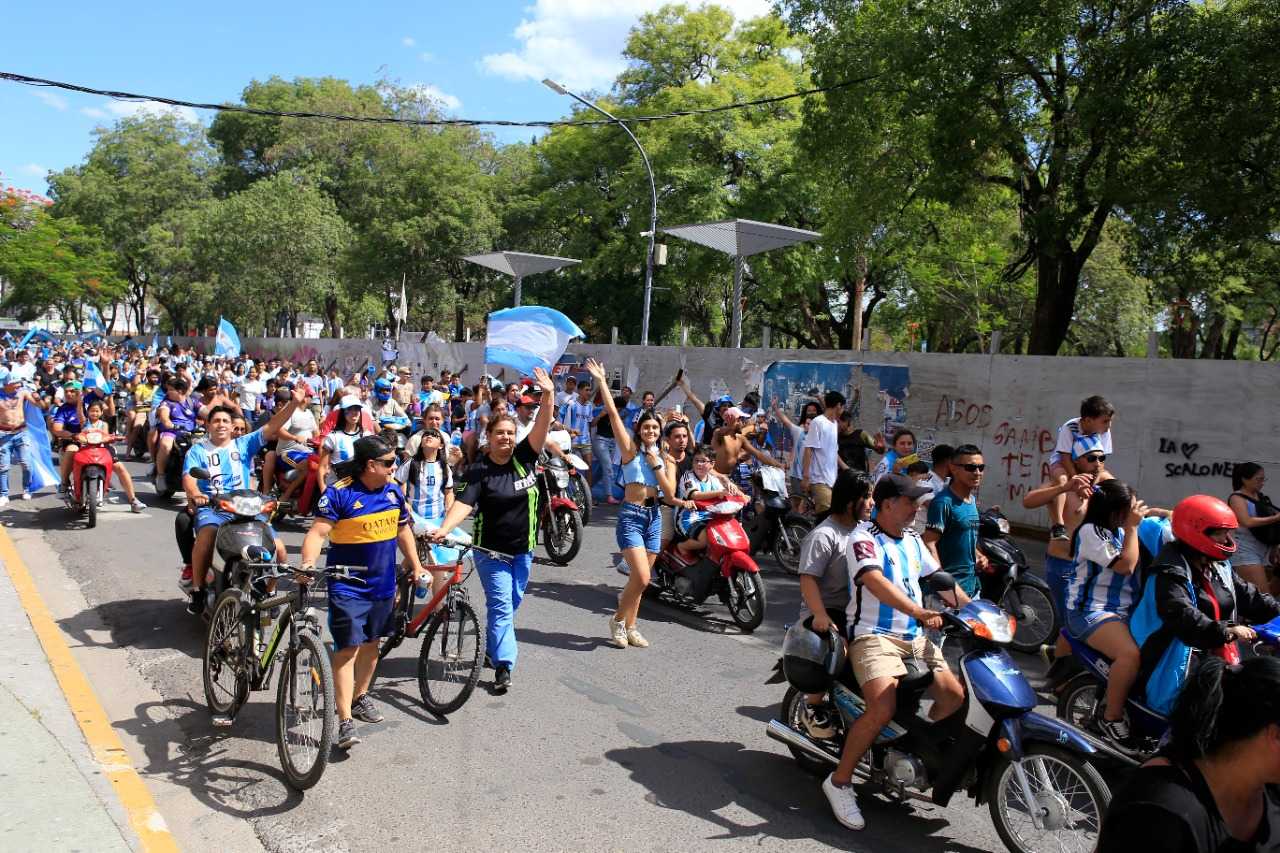 Resistencia se vistió de celeste y blanco con la tercera de Argentina