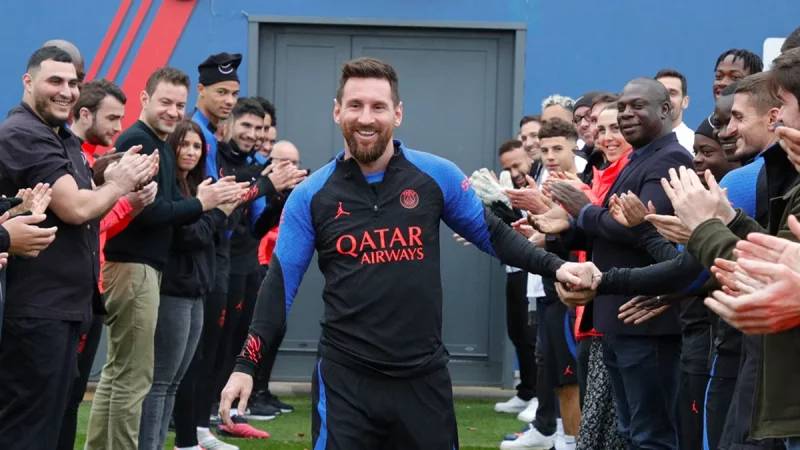 Lionel Messi se sumó a los entrenamientos del PSG: el pasillo de honor de sus compañeros y cuando volvería a jugar