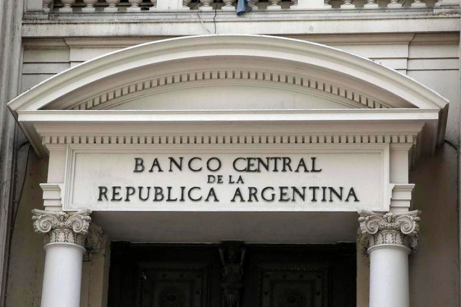 Por las tensiones cambiaras, el Banco Central volvió a ajustar las tasas de interés