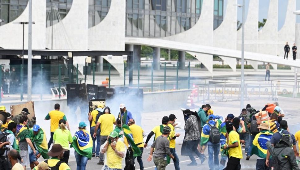 Intento de golpe en Brasil: desmontan el campamento de bolsonaristas frente al cuartel general del Ejército