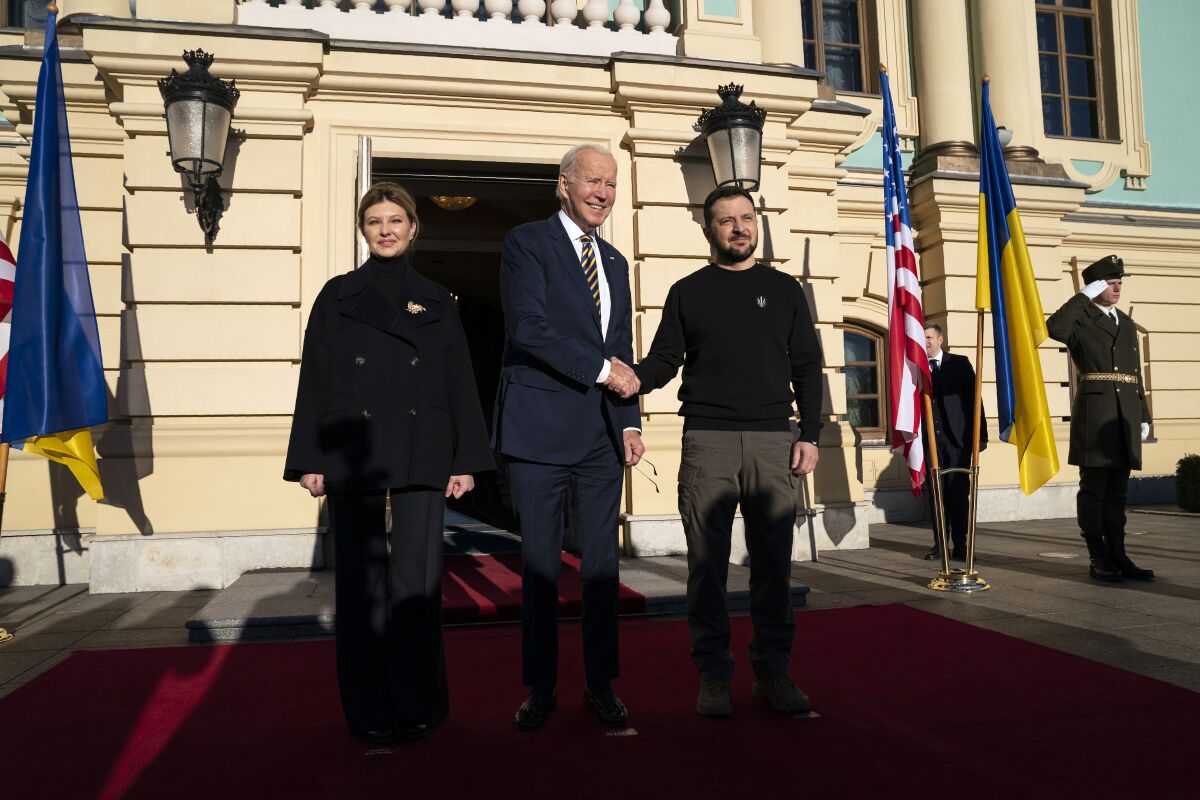 Joe Biden visitó Kiev, prometió más ayuda militar: “Ucrania resiste, la democracia resiste”