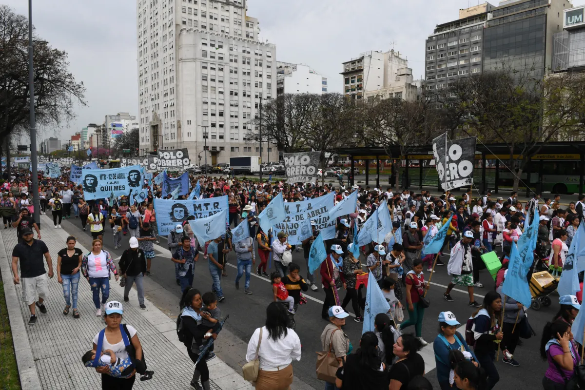 Ajuste: El Gobierno dio de baja a otros 100 mil beneficiarios de planes sociales