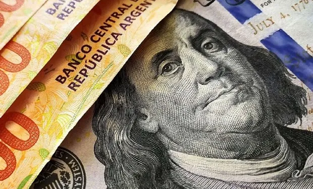 Dólar blue imparable: se vende a 429 pesos y rompe un nuevo récord