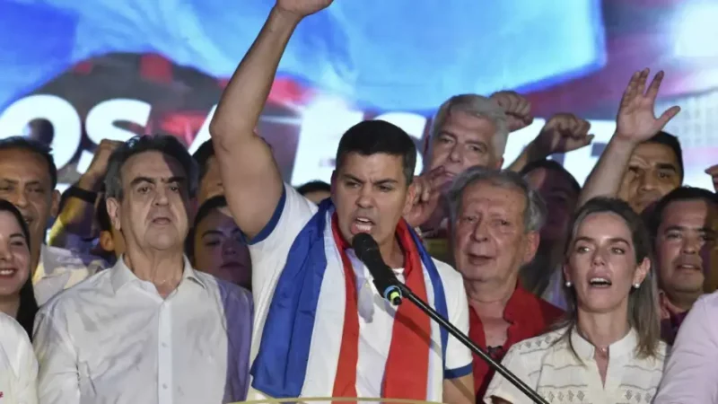 Elecciones en Paraguay: el oficialista Santiago Peña ganó sobre Efraín Alegre y será el nuevo presidente del país vecino
