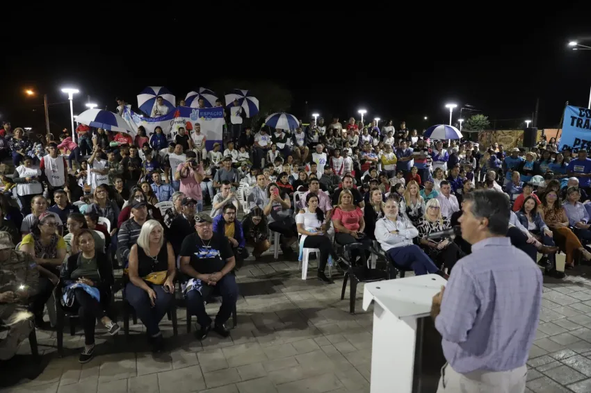 Fontana: En la noche de vigilia por este 2 de abril: Capitanich inauguró la plaza «Héroes del Atlántico Sur»