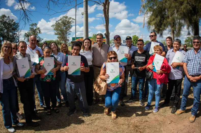 Charata: Capitanich entregó títulos de propiedad a familias productoras del sudoeste