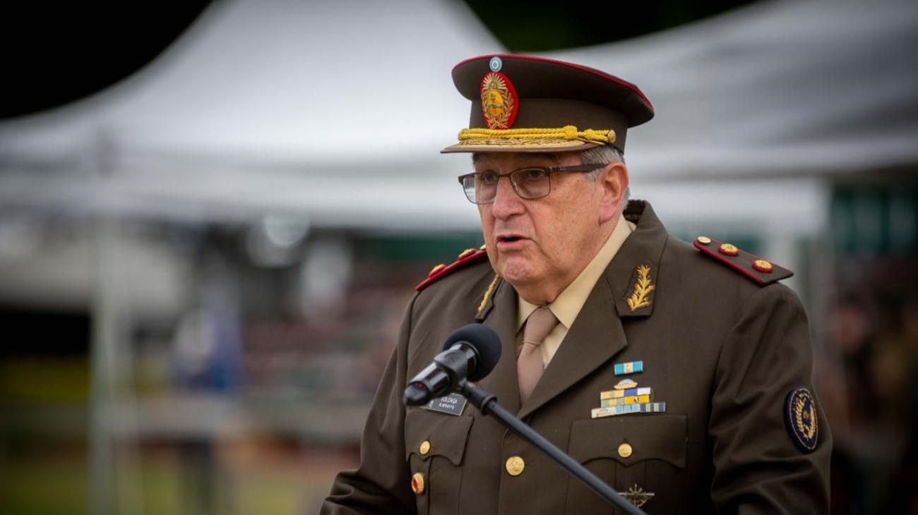 Militares retirados apoyaron al general echado por el Gobierno por hacer «apología del terrorismo de Estado»