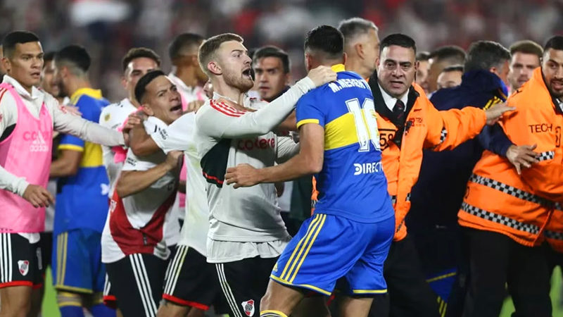 Escandaloso final en el Superclásico entre River y Boca: el festejo de gol que terminó en una batalla campal con 7 expulsados
