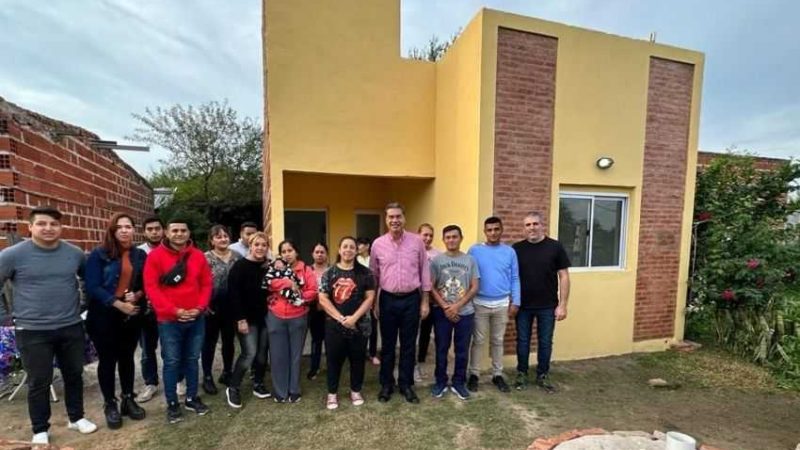 Capitanich entregó viviendas sociales y Registros de Hábitat en Zona Sur de Resistencia