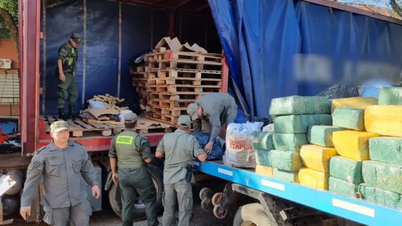 Camionero intenta cruzar el Puente Chaco – Corrientes con 2.300 kgs. de marihuana
