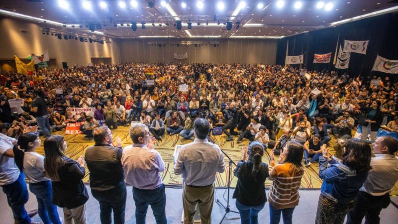 Capitanich con los docentes: «El salario docente es una de nuestras máximas prioridades, por eso cumplimos con la cláusula gatillo»