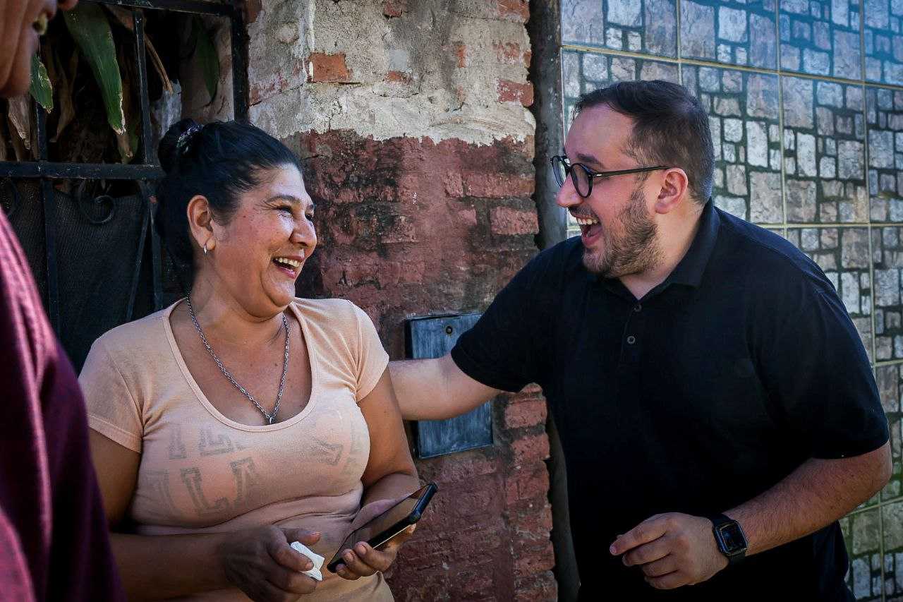 Santiago Pérez Pons, de recorrida y charla con los vecinos de los barrios de Resistencia; Insssep, General Obligado, Villa Elisa